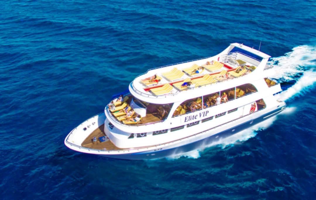 Bootsausflug nach Orange Bay mit türkisfarbenem Wasser